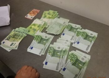 В Самару попытались ввезти более 60 тыс. евро, не задекларированных должным образом