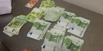 В Самару попытались ввезти более 60 тыс. евро, не задекларированных должным образом