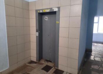 Прокуратура и СК проверяют инцидент с неисправным лифтом, где пострадал ребенок