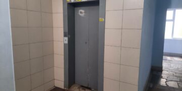 Прокуратура и СК проверяют инцидент с неисправным лифтом, где пострадал ребенок
