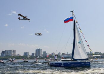 В Самаре в честь Дня России парадом по Волге прошли почти 500 судов