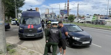 У самарского ТРК «Парк Хаус» задержали шестерых бывших иностранцев-«уклонистов»