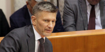 Самарского министра транспорта бьют со всех сторон все больнее