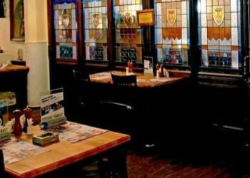 Самарский ресторан «Максимилианс» в разгар «пивного» сезона закрылся на ремонт