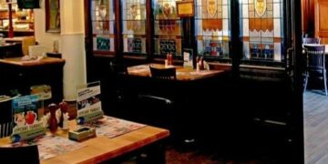 Самарский ресторан «Максимилианс» в разгар «пивного» сезона закрылся на ремонт