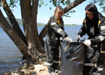 Новокуйбышевские нефтепереработчики помогли очистить волжский берег от мусора