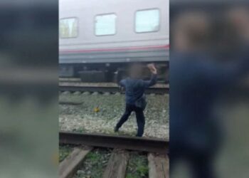 В Самарской области подростки забрасывали камнями поезда