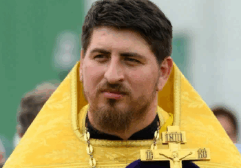 Звание Героя России посмертно присвоено военному священнику, закрывшему своим телом офицера и спасшего пятерых