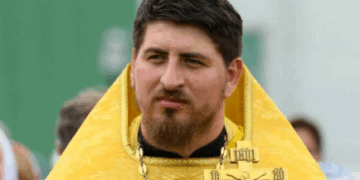 Звание Героя России посмертно присвоено военному священнику, закрывшему своим телом офицера и спасшего пятерых