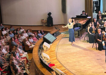 В канун Дня России «Центр Плотниковых» организовал благотворительный спектакль в поддержку СВО