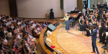 В канун Дня России «Центр Плотниковых» организовал благотворительный спектакль в поддержку СВО