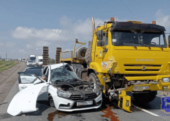 В Самарской области двое пострадали в столкновении Лады Весты и КАМАЗа