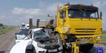 В Самарской области двое пострадали в столкновении Лады Весты и КАМАЗа