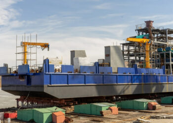 В Самаре готовят к спуску на воду новый земснаряд