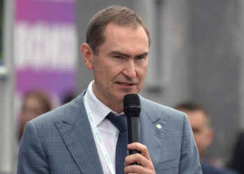 Сбер начал создавать систему AI-агентов для обслуживания корпоративных клиентов