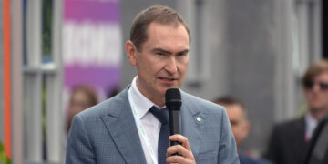 Сбер начал создавать систему AI-агентов для обслуживания корпоративных клиентов