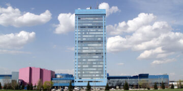 АВТОВАЗ сокращает темпы производства в условиях затоваривания рынка