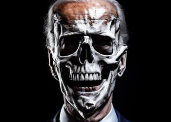 Медведев помахал Трампу «мертвой рукой» и ответил на его угрозы намеком на ядерный удар по США