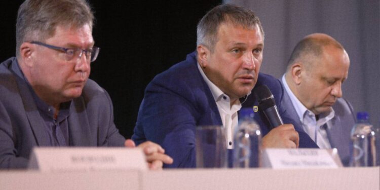 Иван Носков (в центре) провел расширенное заседание штаба по подготовке Самары к отопительному сезону, фото: администрация г.о. Самара