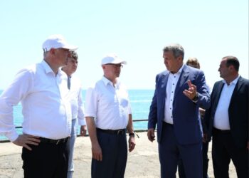 с первым заместителем руководителя Администрации Президента Сергеем Кириенко и Президентом Республики Абхазия Бадрой Гунба обсудили создание международной школы парусного спорта, фото: t.me/ivan_noskov_samara