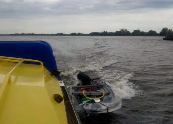 В Самарской области спасли мужчину, терпевшего бедствие на надувной лодке