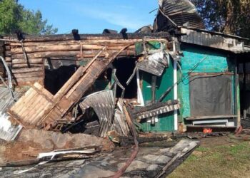 В Похвистневском районе Самарской области огонь уничтожил дом и баню