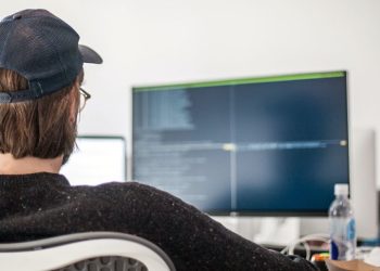 Директор «Башвзрывтехнологий» снова занялся компьютерным обеспечением