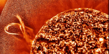 На Солнце 31 июля произошел редкий двойной выброс гигантских протуберанцев