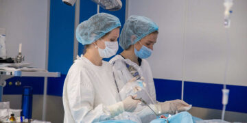 Врачи в Самаре помогли 72-летней пациентке с редким ЛОР-заболеванием