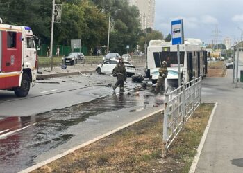 В Самаре легковушка влетела в автобус с 40 пассажирами на борту