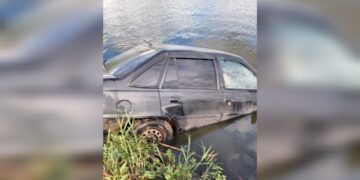 В затонувшем в одном из озер Самарской области автомобиле погиб мужчина