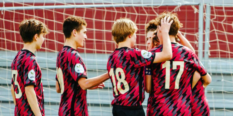 Футбольные клубы Самарской области вошли в топ-10 по расходам на подготовку резерва