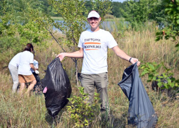 Новокуйбышевские нефтехимики на экозабеге собрали почти тонну мусора