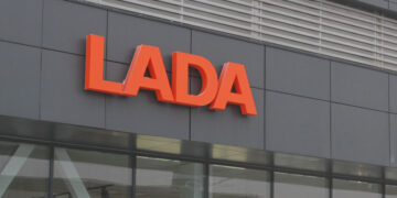 Автодилеры пытаются решить проблему затоваривания за счет автовладельцев