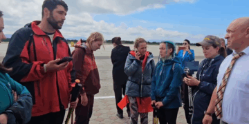 На Курилах спасли 10 туристов, пропавших у действующего вулкана