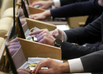 Как закон о поиске экстремистских материалов расколол самарских депутатов Госдумы