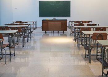 Минпросвещения установило график работы российских школ