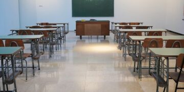 Минпросвещения установило график работы российских школ