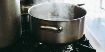 Школьников в России планируют кормить бесплатно дважды в день