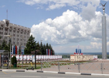 Территорию у самарского «Белого дома» отремонтирует предбанкротное «Новое возрождение»