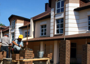 Сегмент ИЖС значительно обгоняет многоквартирные дома по показателям ввода