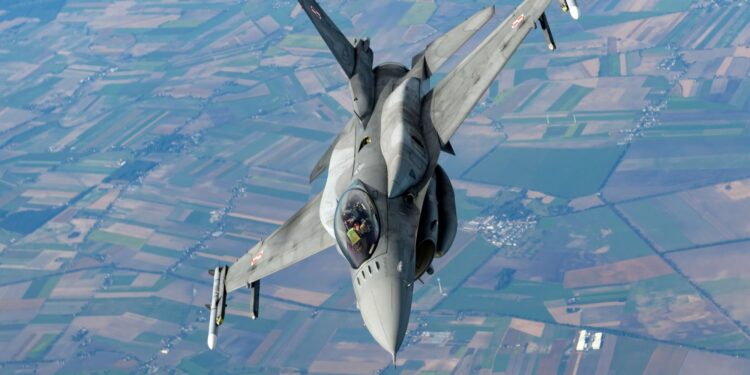Польские истребители F-16 были подняты по тревоге против "атаки русских дронов", фото: nato.int