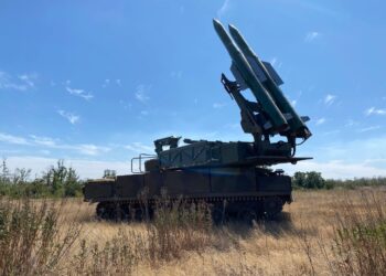 Расчет ЗРК «Бук-М2» Самарского объединения сбивает ракеты НАТО на красноармейском направлении