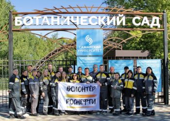 Сотрудники «Самаранефтегаза» помогли работникам Ботаническом сада убрать сухостой