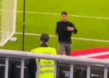 Самарские полицейские выдворят из РФ мигранта, нарушившего ход футбольного матча