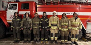 В Тольятти пожарные вынесли на руках детей, эвакуируя из горящей многоэтажки