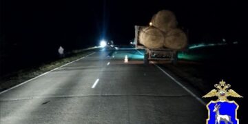 В Самарской области мотоциклист без прав погиб, врезавшись в трактор