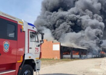 В Тольятти произошел опасный пожар на складе лакокрасочных материалов