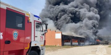 В Тольятти произошел опасный пожар на складе лакокрасочных материалов