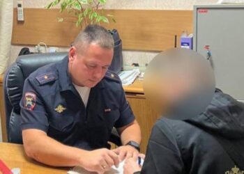 В Самаре задержали 19-летнего водителя, ездившего без прав с детьми на капоте